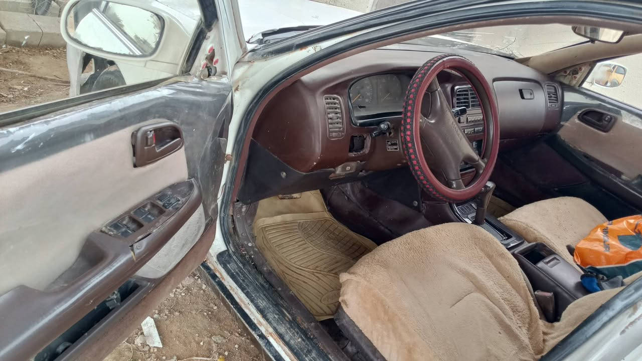 السلام عليكم  سياره كرسته موديل 94 بيه فخذه راعيه ماندله سعر25 وبيه مجال قليل رقم بصره وهاذه رقمي ***********
