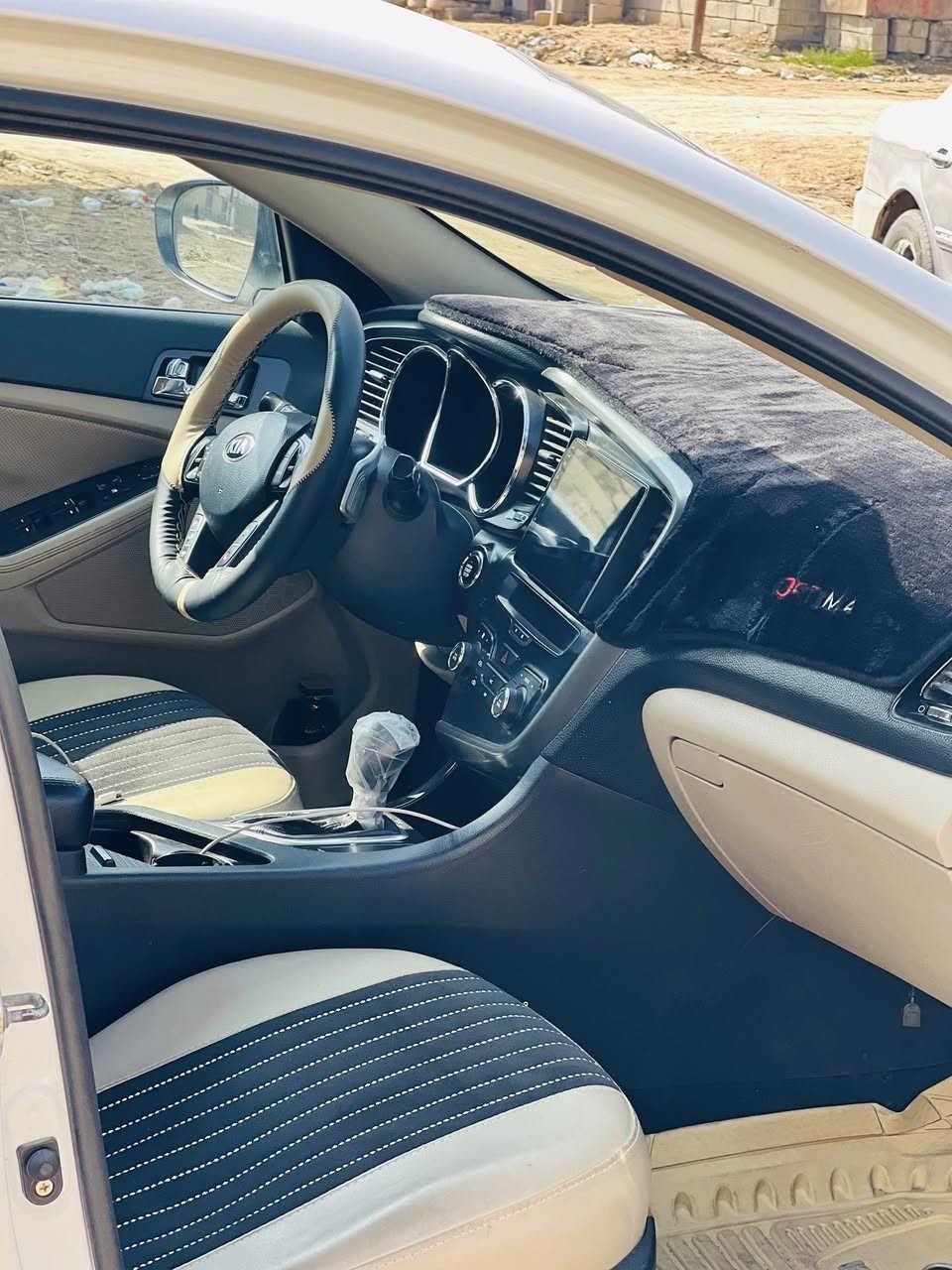 ألسلام عليكم كيا اوبتما خليجي موديل 2013
سياره عل وضع شركه حلوه وجديده وموضحه بل سونار 
سعر 138ورقه وبيها مجال قليل 
الاستفسار ***********
