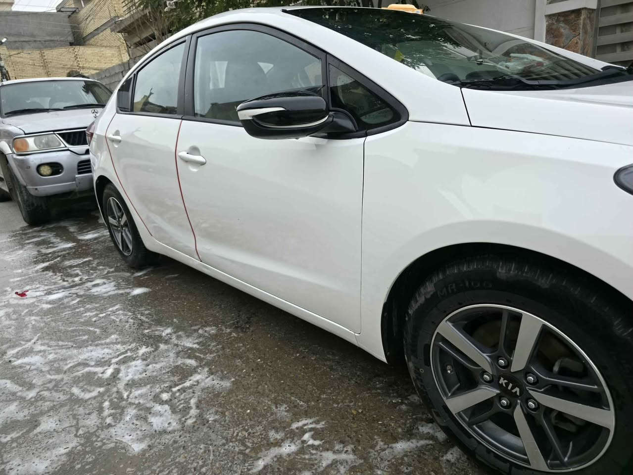 سلام عليكم
فورتي امريكي موديل 17
2000دوش
رقم انكليزي هزة جديدة  ضربتها بابين عكس السايق صور الحادث مرفق  بالصور بجم كبس
 كير مكينة صدر مكفولات 
منظومة زنون عدسات
تخم تاير جديد
دوشمة جلد اصلي
عمل ادامة لمنظومة البنزين والماء
*********** Colombo, Sri Lanka
