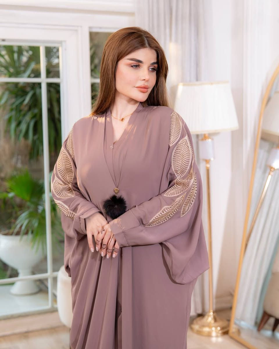 فخامة من أول نظرة 💫
عبايات خليجية فري سايز❤️
التلبيس من وزن 60_120 كيلو 🎗
***********واتساب☎️
