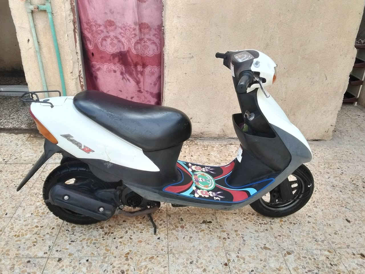 السلام عليكم دراجه سازوكي للبيع مكفوله كفاله عامه كله شغاله كله مكاني العماره حي الشهداء السعر 375وبيها مجال رقم الهاتف ***********
