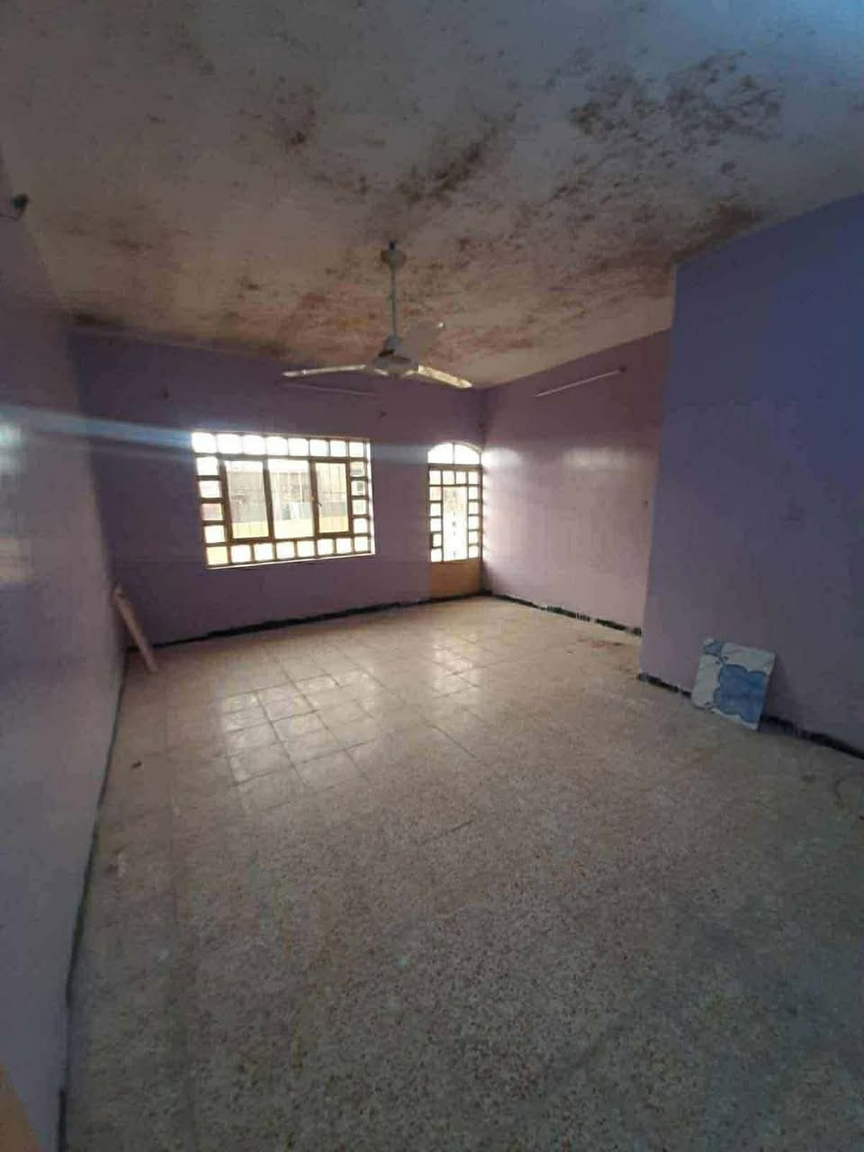 � للبيع بيت – حي السماح ‏الأولى) 🔹
🏠 المواصفات:

 • المساحة: 100 متر
 • الواجهة: 5 متر
 • العمق: 20 متر
 • البناء: سنة 2012
 • عدد الطوابق: طابق ونص

🏡 تفاصيل الدار:

🔸 الطابق الأرضي:
غرفة نوم، استقبال، هول، صحيات، منور

🔸 الطابق العلوي:
غرفة نوم، صحيات

📞 للاستفسار:
***********1
***********3

🏢 مكتب الغوالي للعقارات والمقاولات العامة
نستقبل جميع العرو
