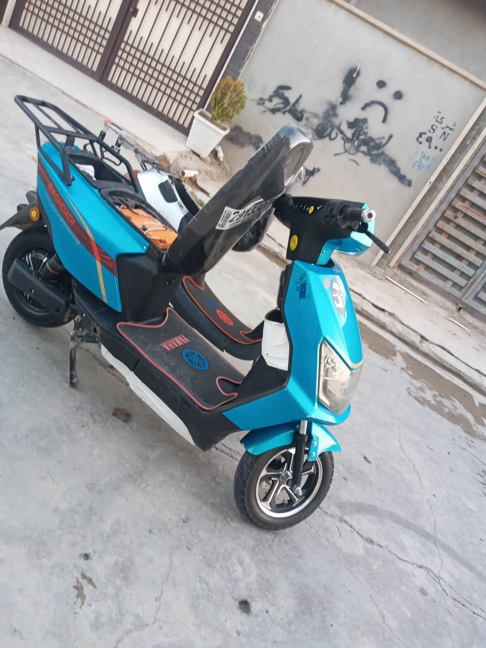 متاح دراجه شحن للبيع سعر ٥٠٠ وبي مجال بطاريات شرط تايرات طخم جديد شاحنه جديده  مكاني زيونه يم المرور ***********
