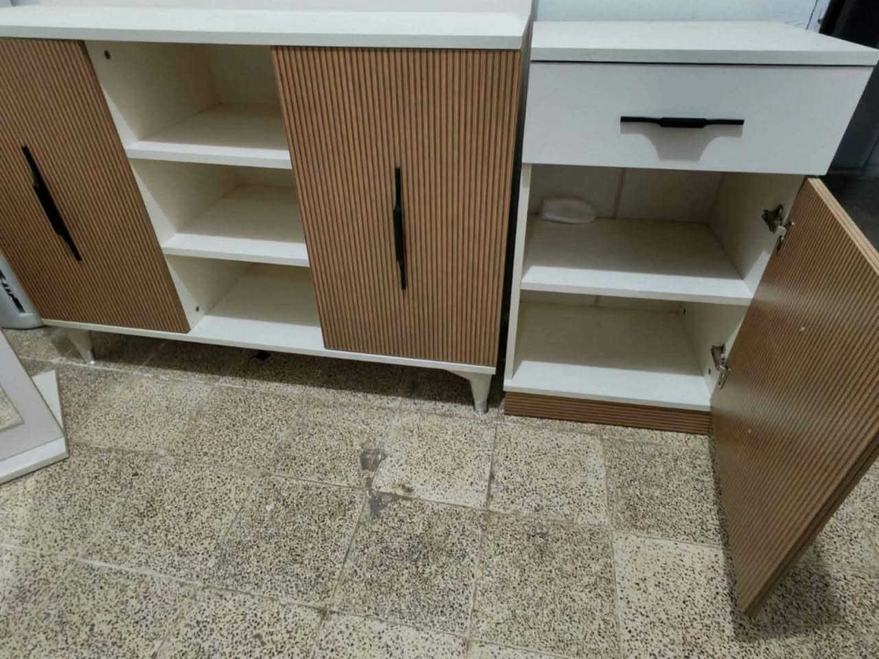مكلفه بلنشر غرفة نوم استخدام شي قليل الكتنور المنيوم نضافه فول السعر خاص


**إذا كنت صاحب هذا الإعلان وتريد حذفه لأي سبب، رجاءا أرسل رسالة إلى الدعم الفني**