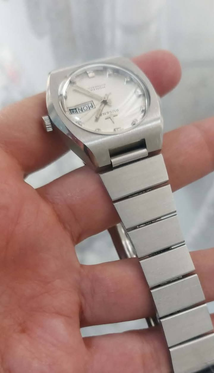 لبيع من نوادر . دوجينا . سويسري .
مكنة اوتوماتيك . 
مكنة 25 حجر 
قطرها 36او 37
منفد شهري والاسبوعي 
ساعة نظافة ممتاز 
وسعرها ١٧٥ ألف.


**إذا كنت صاحب هذا الإعلان وتريد حذفه لأي سبب، رجاءا أرسل رسالة إلى الدعم الفني**