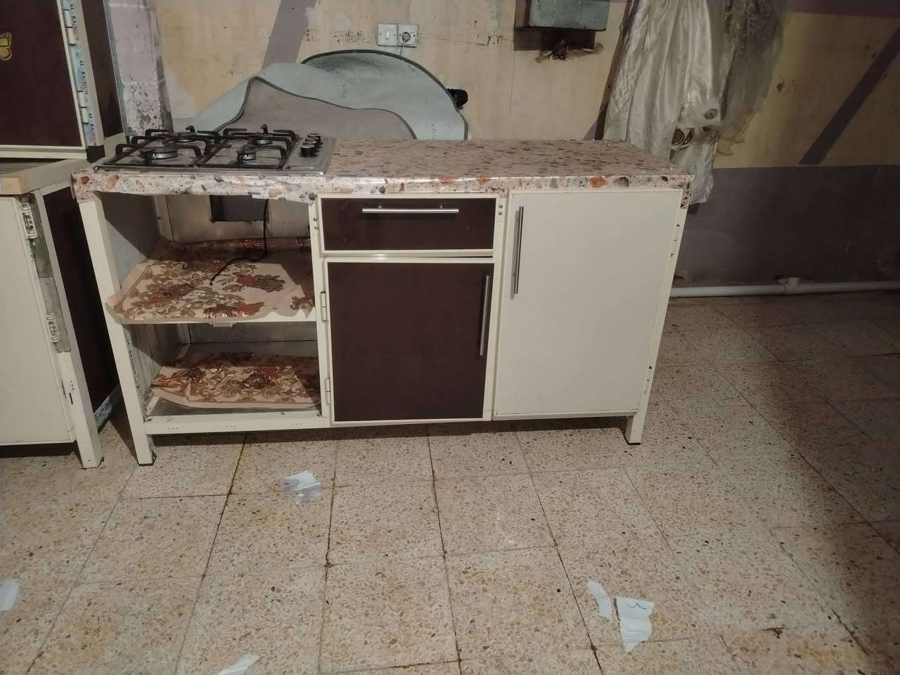 كاونتر للبيع سعره 180 شارع الشمري الرقم ***********
