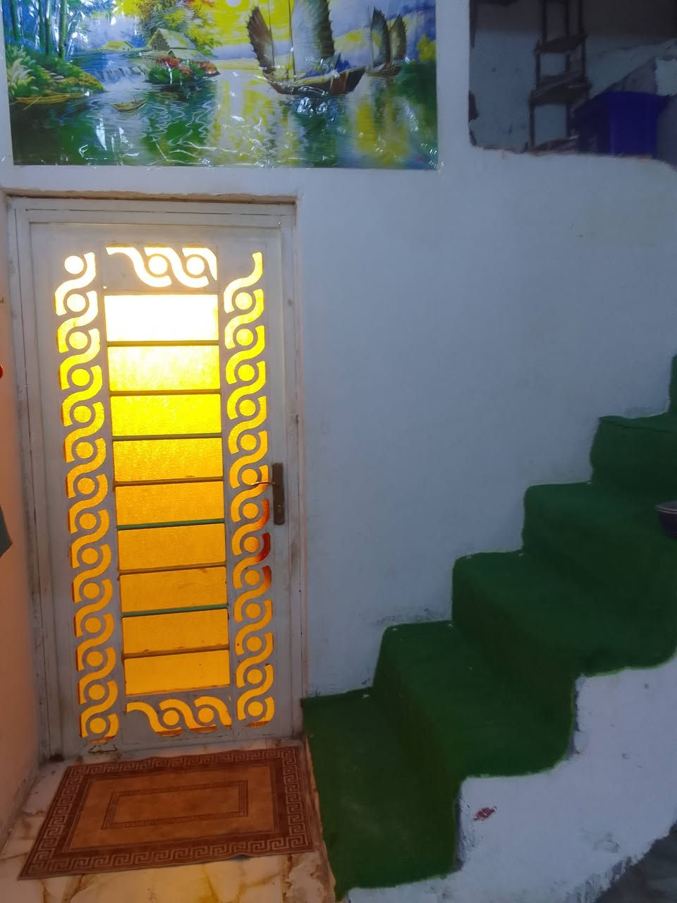 السلام عليكم دار للبيع المساحه 140 متر غرفتين وصاله و دوانيه و مطبخ و صحيات داخليه و خارجيه منطقة الدجين نزلت منفذ الطاهر بناء عكاده جديد واي استفسار أتصل على رقم صاحب البيت انا مكلف بالنشر *********** رقم صاحب الدار السعر 50 بي مجال
