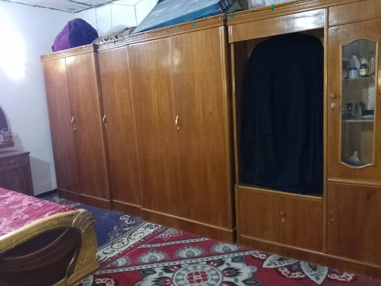 سلام عليكم ورحمه الله وبركاته 
عندي غرفه للبيع تزكام عراقي سته مليم ام الخمسه ثقيله حلوه نضيفه مكان نجف حي اسلام مقابيل مطعم حسن رحم 
***********وتساب

