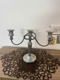 شمعدان انكليزي    يحتوي على حدود 740 غرام فضة   07738898838