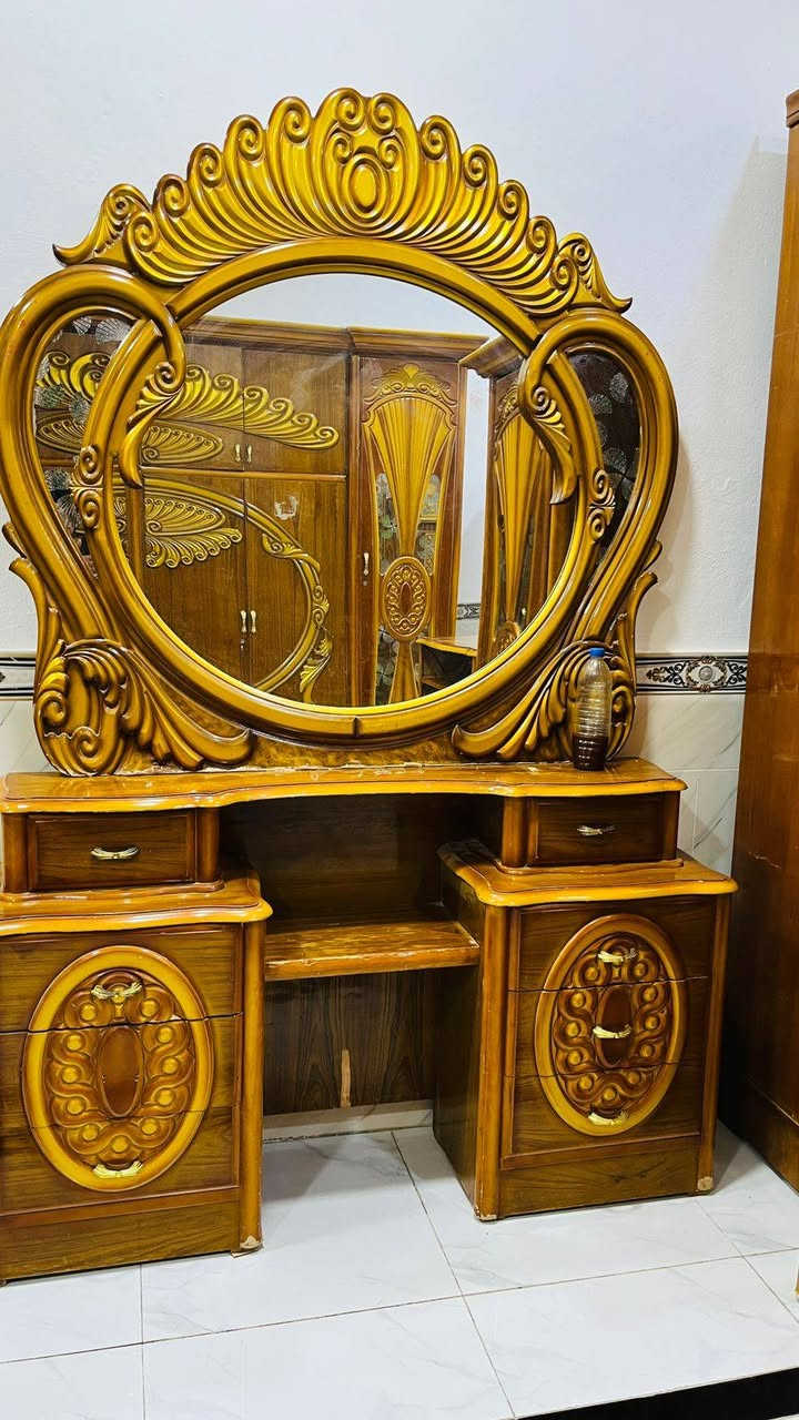 غرفه نوم توج خشب عراقي حطاطه نضافه فول السعر مليون و بيها مجال العنوان الرمانه ***********
