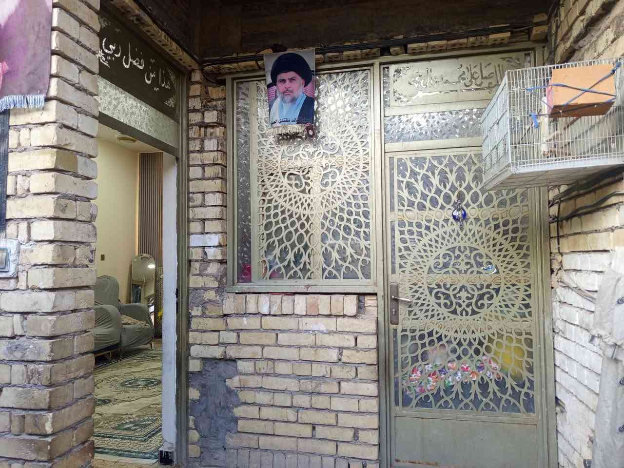 يالله بيت للبيع مساحه 75 متر مربع يحتوي على 3 غرف نوم واستقبال وملحقات بناء حديث طابقين فول  كاشي سيراميك ابياض اشتايكر  قريب على الشارع العام قرب اسواق علاوي أو سكله حماده سبع قصور الاستفسار خاص او *********** السعر   75 بي مجال سند 25
