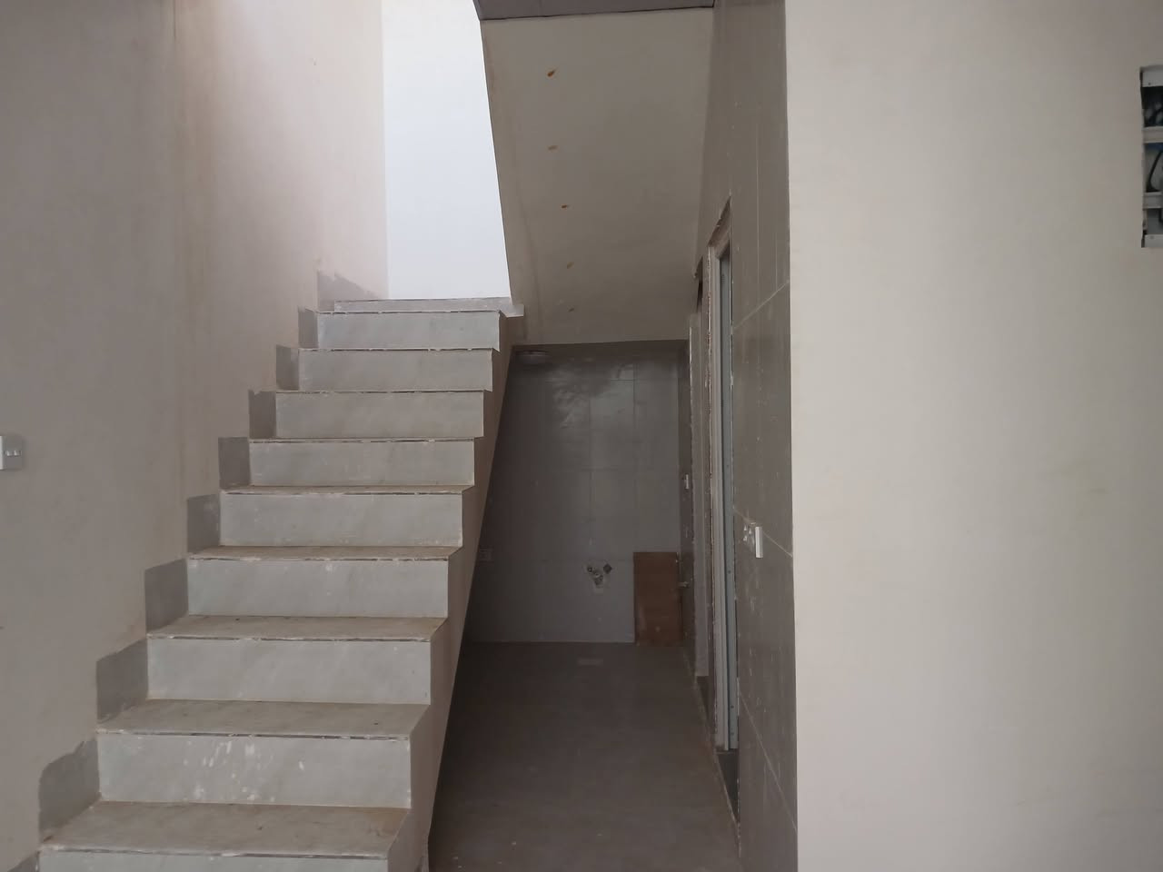 بيت بناء حديث فول قريب من جامعه كركوك 

والمحافضه زراعي ٢٠٠ متر 

فول صفر 

السعر ١٠٥ مع المجال 

***********
***********
