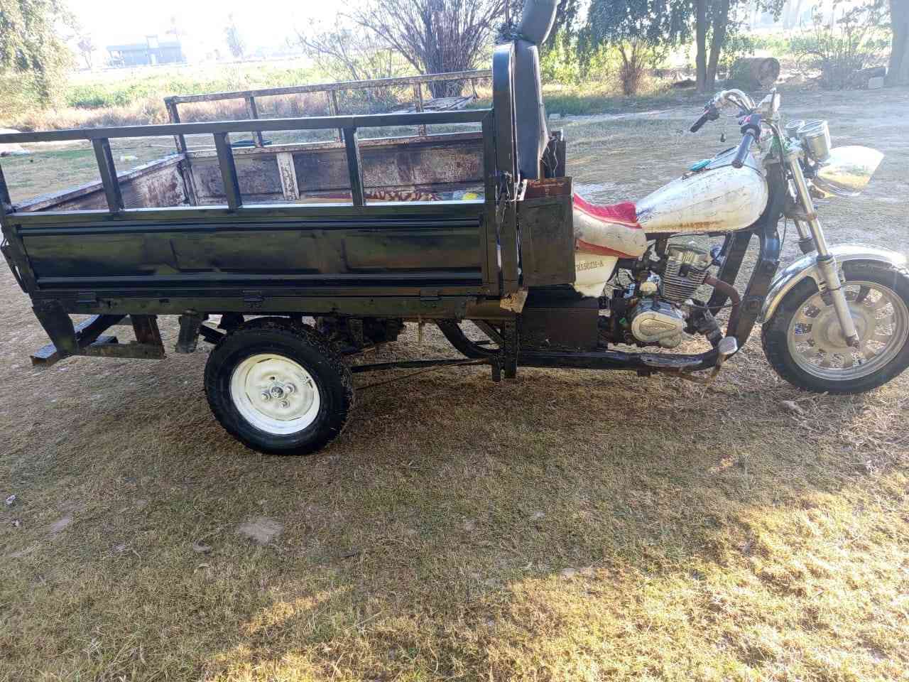 السلام عليكم ستوته البيع نكره سلف  باتري  ضفيره كل جديد  موديل  17 كلك    السعر٦٥٠و بيه مجال     ***********
