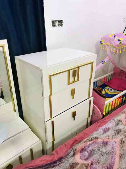 سلام عليكم غرفه تركيه نضيفه ٨ قطع للبيع سعر خاص ***********
