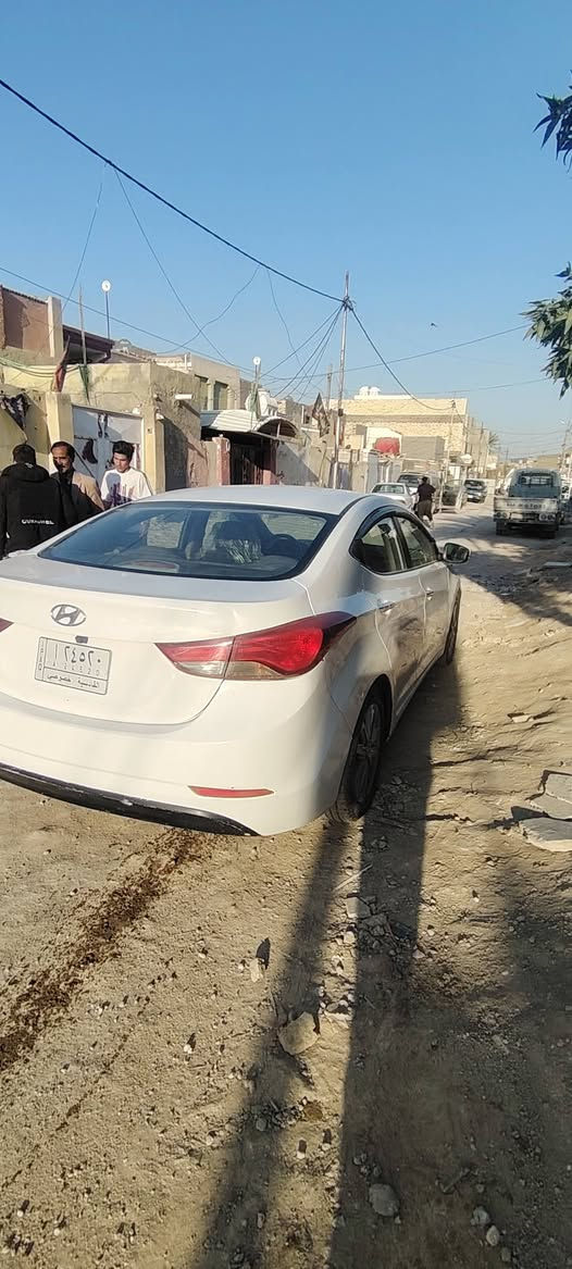 السلام عليكم ورحمة الله وبركاتة
النترا موديل 2014
 مكينه وكير مكفولات
حداديه جاهزن خلفي امامي
تبريد ثلج
تايرات خلفي امامي جديد
باتري جديد
كهربائيات كلها شغاله
السايره وارد خليجي
السياره بيها جفيه من جهة السايق
وضربه بالجنطه
معمره وكامله مثل ماموضح بالصور
السعر 93 ورقه وبيها مجال للشراي
متواجد اتصال  او واتساب فقط
***********.
