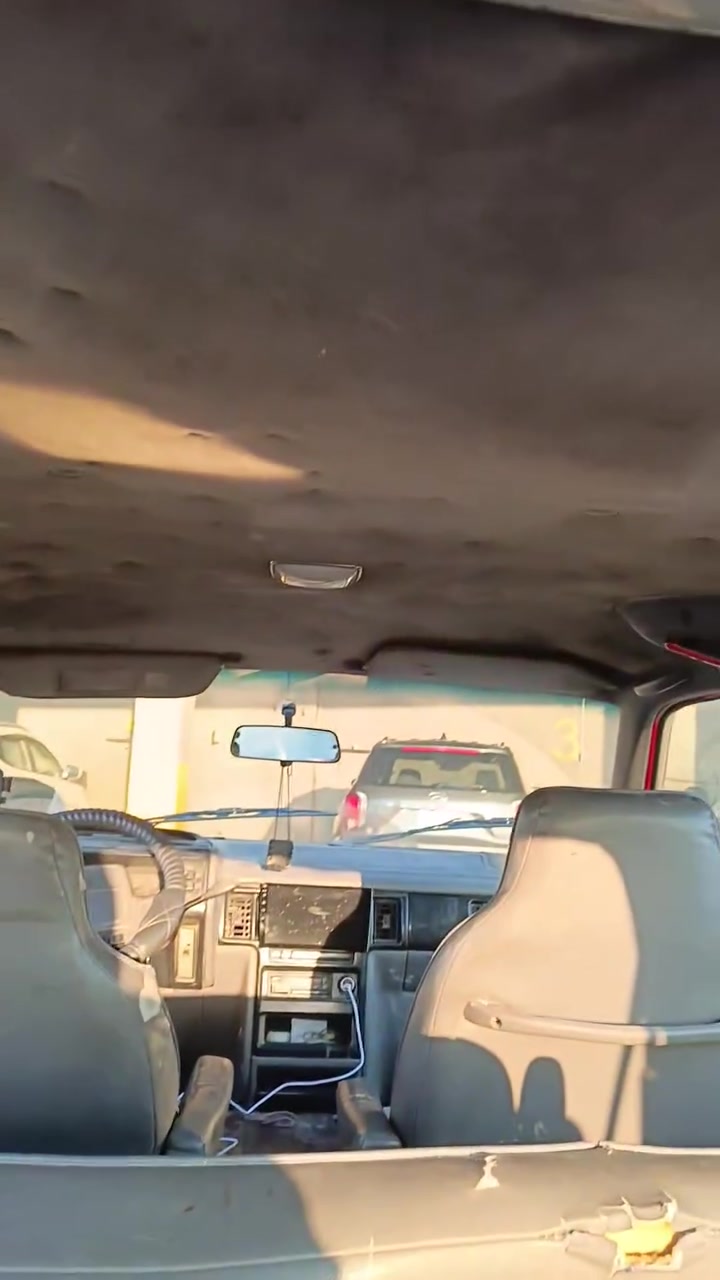 السلام عليكم
كلايزر موديل 92 محرك دوج 3300وكير بشرط تبريد شغال 

رقم نينوى انكليزي باسمي كوبون بانزين 

كهربائيات كلهة شغاله 

سعرها 40 وبيهة مجال لطيبين 

للاتصال ***********
