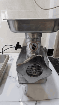 مكينه ثرم حجم 18 كيلو ناعم وخشن و7سفنديشات كلهن ب150 بغداد جسر ديالى ا...