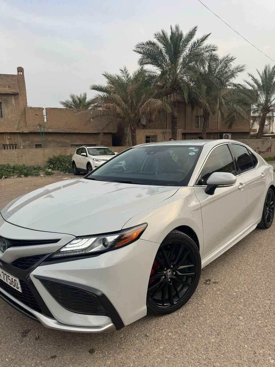 ‏2022  𝐓𝐎𝐘𝐎𝐓𝐀 𝐂𝐀𝐌𝐑𝐘-𝐗𝐒𝐄 Hybrid
تويوتا كامري (XSE) موديل : 2022
اللون : سموك مميز

عداد المسافة : 29.000 ميل

حجم المحرك : 2.5L ( 4.سلندر )

الضرر : بارد بالباب الصدر تقريبا شبر  
رقم الشاصي مع صور 
‏
 كافة الايرباكات سليمة 100%
المواصفات : 𝐗𝐒𝐄
فـول مـواصـفـات عدا الفتحة
ابواب  بصمة
بصمة تشغيل 
تشغيل عن بعد (𝐑𝐄𝐌𝐎𝐓𝐄 𝐒𝐓𝐀𝐑𝐓)
شاشة  كبير
كاميرا خلفية 
حساسات خلفيه
هاند بريك بصمة
اوتو هولد (𝐀𝐔𝐓𝐎 𝐇𝐎𝐋𝐃)
اوتو ستارت (𝐀𝐔𝐓𝐎 𝐒𝐓𝐀𝐑𝐓)
اوتو ستوب (𝐀𝐔𝐓𝐎 𝐒𝐓𝐎𝐏)
رادار امامي (تحديد مسار)
‏‎رادار جانبي (نقاط عمياء)
‏‎حساسات خلفي 
مانع انزلاق+𝐀𝐁𝐒
3انظمة  (𝐄𝐂𝐎) (𝐍𝐎𝐑𝐌𝐀𝐋)(𝐒𝐏𝐎𝐑𝐓)
نظام EV MODE
تحكيم استيرن+ شفتات استيرن
كشنات جلد ، كشنات كهربائي
كشنات الامامي هيتر 
لايتات (𝐋𝐄𝐃) عدسة زينون بيلادي
اناره داخليه led 
ترحيب بلادي بالدواسات 
شاحن وايرلس
مثبت سرعه تفاعلي قيادة اليه ، تحديد مسار 
تخم تايرات جديدات 
 اي ستفسار هذا رقم صاحب لسياره اني مكلف بلنشر  ***********
