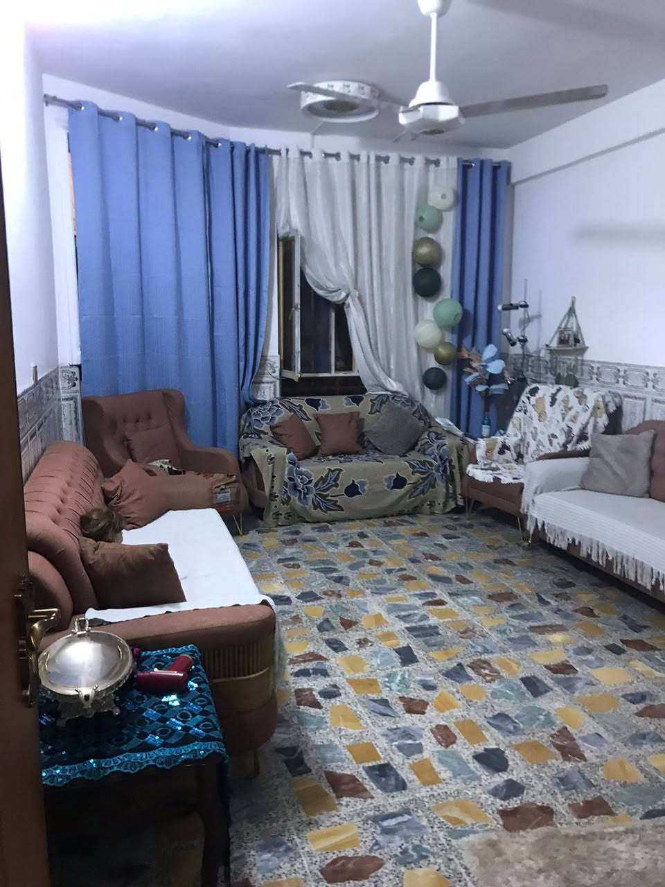 دار للايجار .... بدون دلاليه اني صاحب الدار 
100 متر طابقين  3 غرف نوم فارغ وجاهز 
كويريش منطقة 3000 خلف اسواق التين والزيتون بفرعين 
للاتصال فقط ما اجاوب على الفيس بوك 
***********   موجود واتساب
