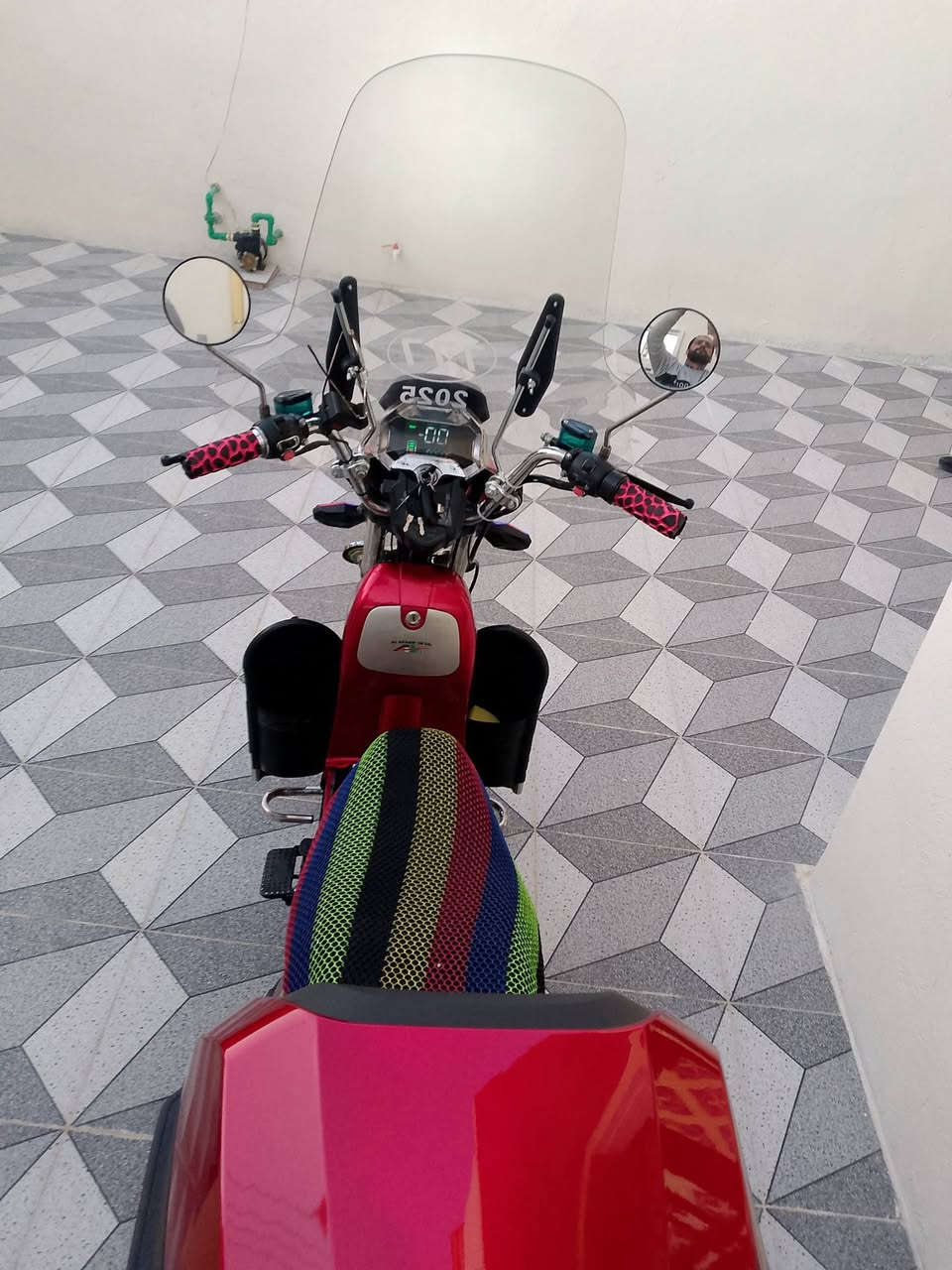 السلام عليكم 
موتور هارلي للبيع موتور جديد 
موديل 2023 موتور كامل مكمل جاهز 
بس تشغل وتمشي بطاريات فول موتور كله شغال 
موتور مال جناي ما يذب عليه ولا ربع يروح ويجي بيه 
السعر 575 مجال بسيط للشراي 
مكاني الفلوجه شارع الاطباء الاستفسار اتصال 
على رقم الهاتف 
***********
موجود واتساب
