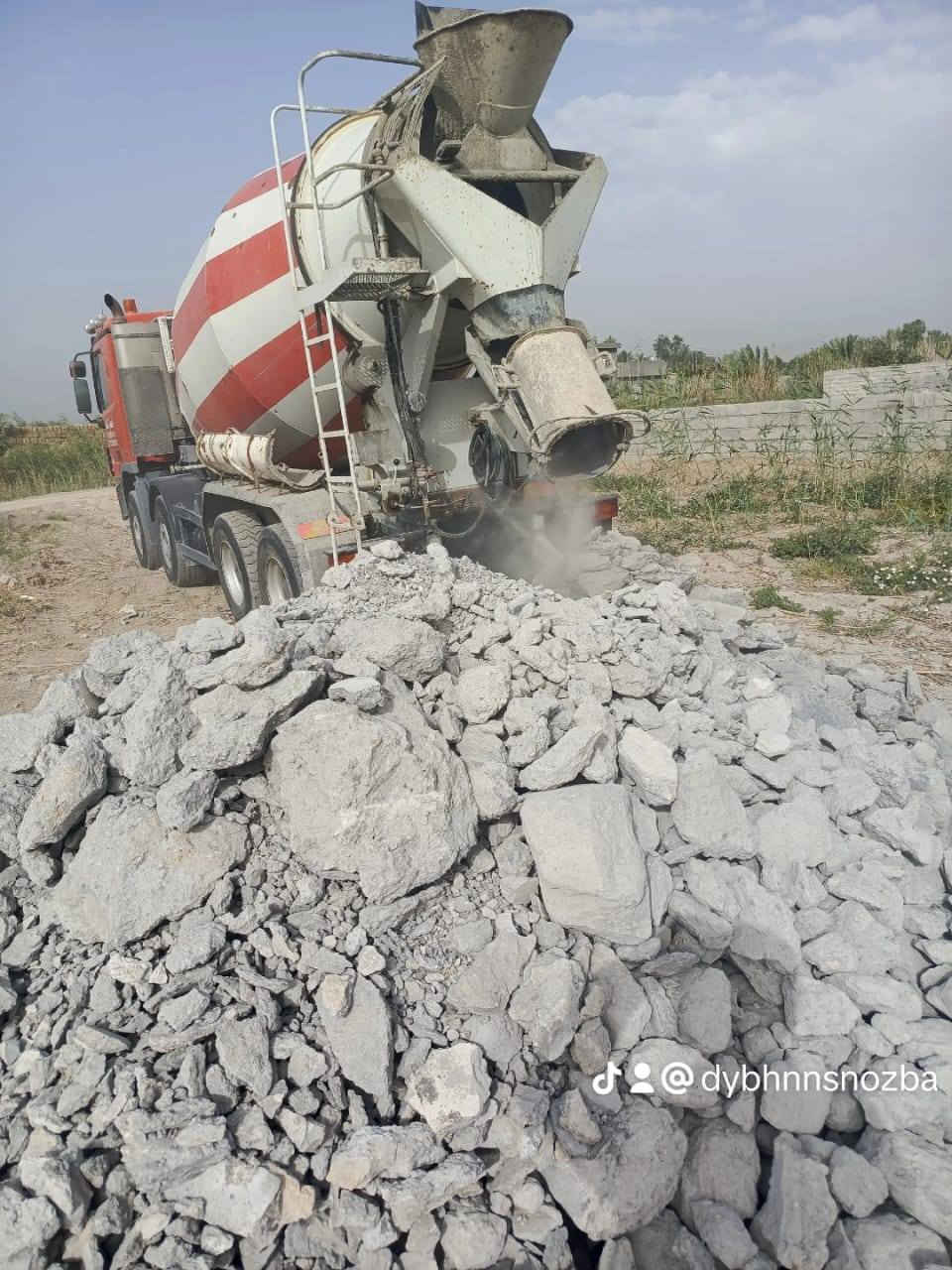 إني اشتغل التكليس الكونكريت لي بل خباطات ومكفول من الرصعات واشتغل تنضيف بواري البمات ***********
