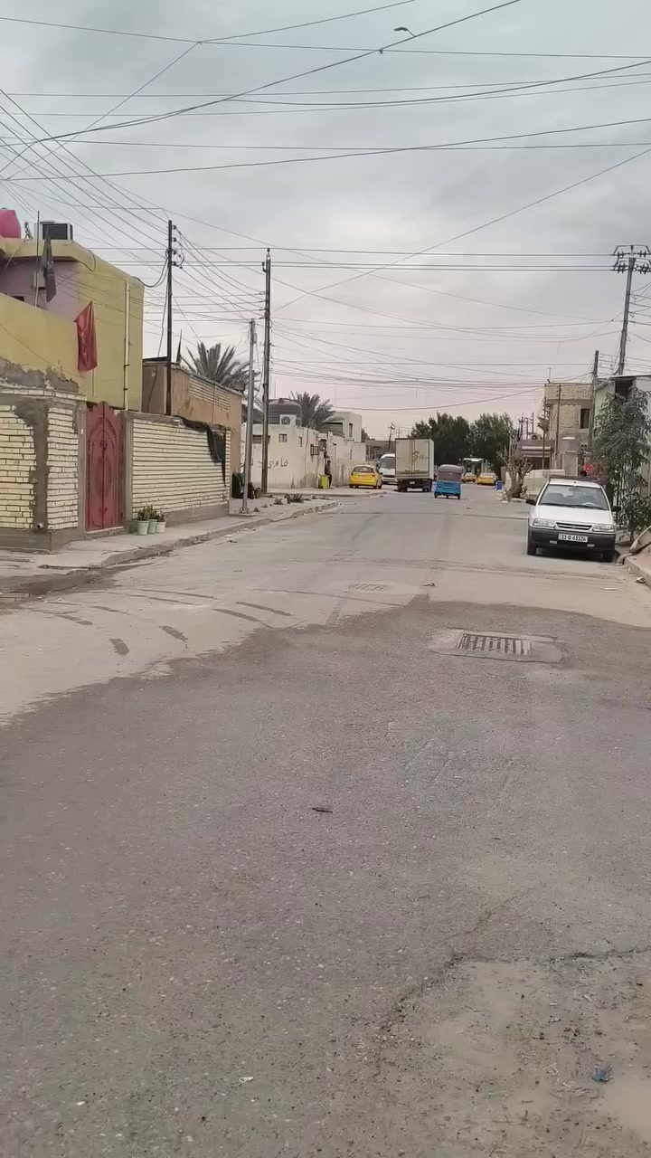 سلام عليكم.  دار للبيع. طابو صرف. مساحه 90 متر قاطين.  يتكون القاط الاول.  صحيات خارجيه. معا مطبخ. وستقبال. وغرفه. ولقاط ثاني غرفتين نوم.    سعر. 95.مليون.  العنوان جسر ديالى.  قرب مدرسه امنه بنت وهب مال بنات. مراجعه واتساب //*********** /// بناء جديد مثل مموضح بلفديو
