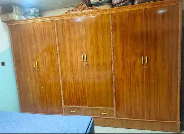 غرفه نوم صاج ٦ قطع صاج توصاه مو تجاري ضررها بس ميز تواليت بي فطر مقدار اصبع من صفحه ميبين السعر ٥٠٠ تواصل ***********
