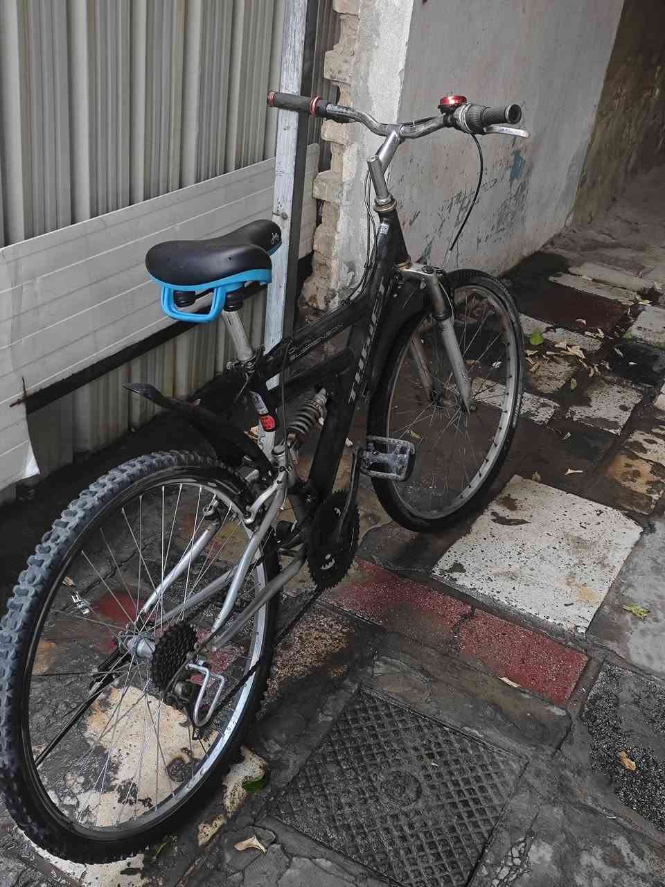 سلام عليكم بايسكل جبلي حجم 26
بي دبل امامي ودبل خلفي 
كير 6 نمر 
بريكات امامي قوي خلفي يخفف فقط
سعر 80 بي مجال حك الجية 
للتواصل ***********
مكاني البياع الرسالة الثانية
