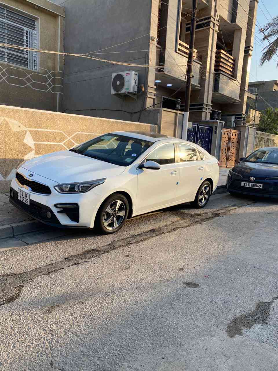 السلام عليكم مكلف بالنشر
سيراتو خليجي 2020 محرك 1600 فول مواصفات ماعدا البصمة ماشية 65 السيارة مابيها نقص عدا حالوب خفيف وسونارها موجود وية الصور 
العنوان حي الجهاد المكاسب السعر 150 وبيها مجال التواصل مع الرقم ***********
