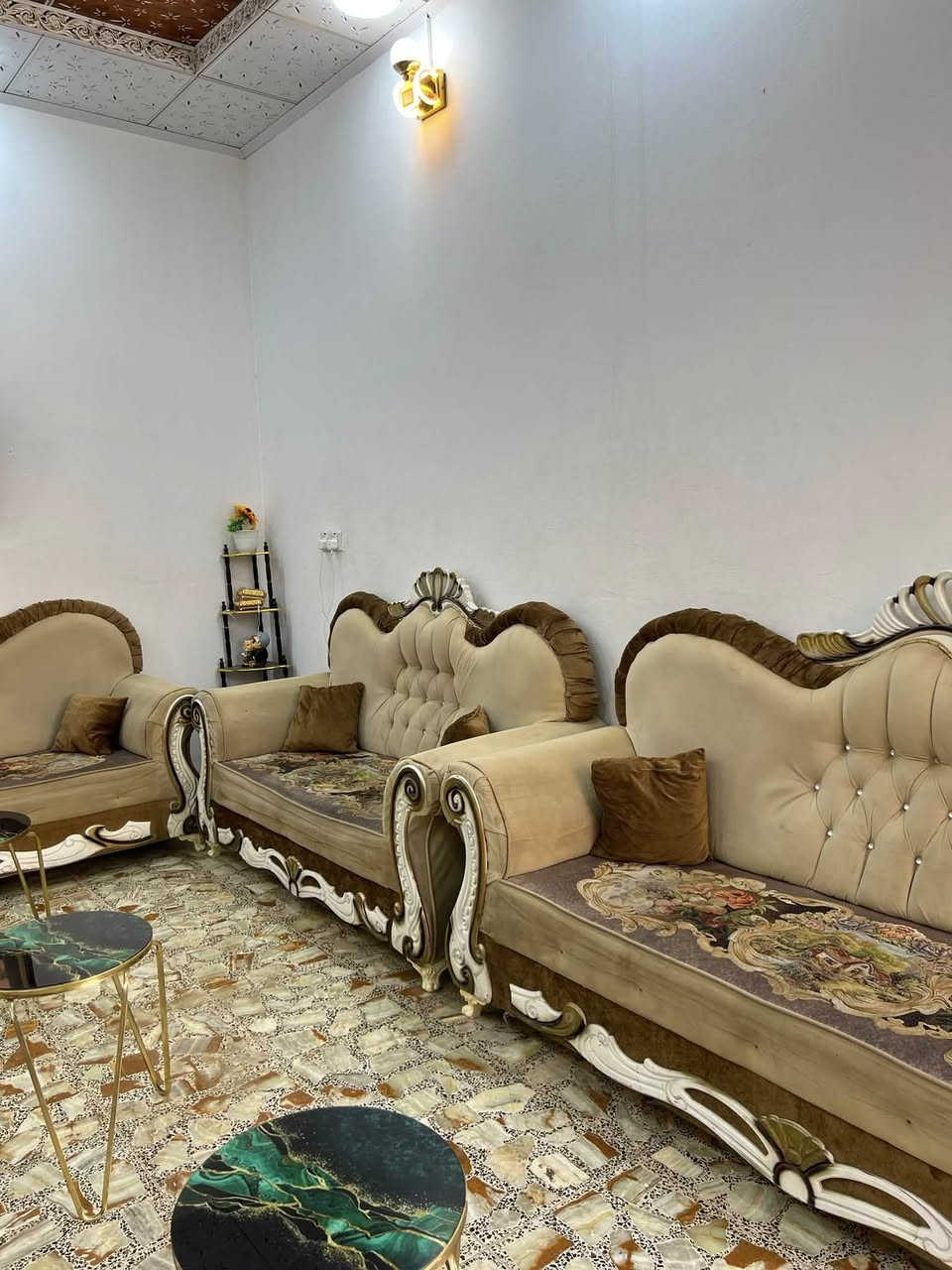 تخم ونص ابو التاج كامل مع الطبلات
.
بي ٣ ام ال٣ نفرات 
.
و ٢ ام النفرين 
.
و١ ابو النفر
.
السعر 500 الف 

للاستفسار ***********
