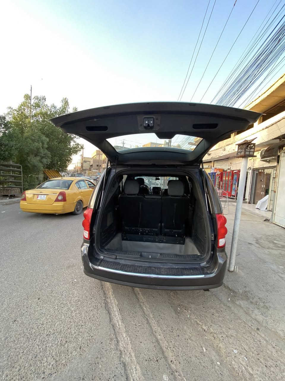 السلام عليكم
وينهم جماعة الخطوط
للبيع دوج كرفان GT فول مواصفات 
موديل 2017
حادثهة جاملغ وبنيد وبالعراق مصبوغه حزام 
منضومه التبريد جديده
المكينه مبدله جديده
الگير بحاله جيده 
الحداديه نضيف
غرفتهة نضيفه جداً
رقمهة بغداد 11
السعر 140$
المكان الامين بغداد الجديده 
الرقم ***********
