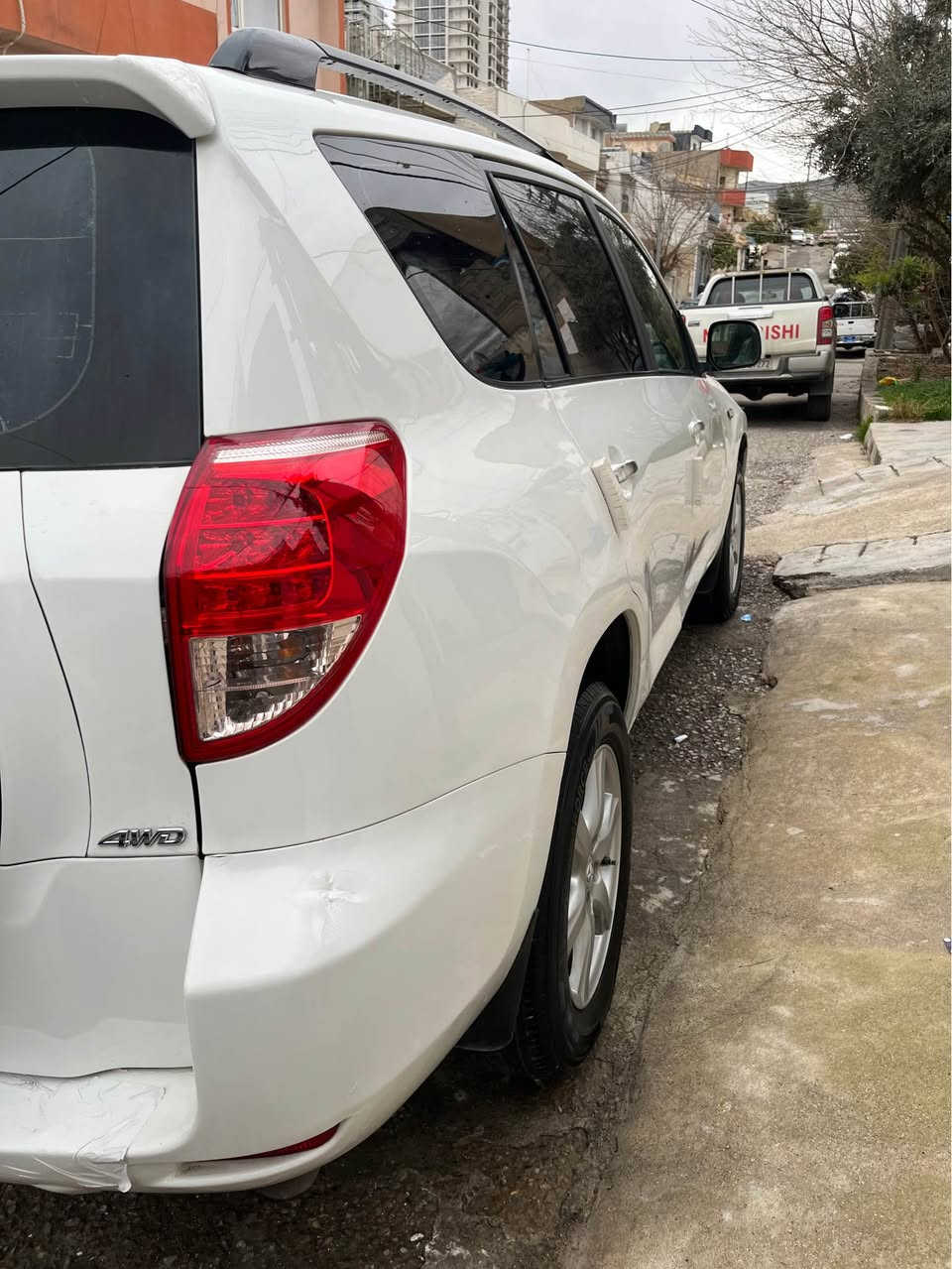 تۆیۆتا راف فۆر ٢٠٠٨ خەلیجی دەبڵ ئەکسل سەیارەکە ماشائەڵا هاتاوەکوو بڵی جوانو پاک ماوەتەوە گیرو مەکینە تەبرید تەقەو رەقە ی بەشەرت سەیارەکە وەک ٢٠٢٠ جوان و تازە ماواوەتەوە ناوی لۆک لۆک لۆکە سنوقیکی گەورەی هەیە دووسی قوپاوی چالی وردی لی دەر چی هەمووو گیانی بگەری شوو ختیکی نیە سەیارەکە خلیجیە دەبڵ ئەکسلە رەقەم سلیمانیە تەحولیلو خرامە بەشەرت سەیارەکە هی ماڵە گیروو مەکینە بەشەرت چوار بستنە سەیارەکە گریرومەکینە بیلاد کامریە ٢.٥ سەیارەکە حیزام بۆ یاخ کراوە تەنیا بۆ جوانی بۆ یاخیک بەس بە قسە هەست ئەکەی بۆیاخە ٢٥٠ مسروفی نیە ماڵی دۆستە پارەی کرۆلایەکی ٢٠١٠ وەرگەراوە 
پسیاری کە بزانە چۆن سەیارەیەکە ئینجا نامە بنیرە 
هەتاوەکو بڵی سەیارەکی بەهەڵمەتو بەقوەتە
نرخی ١٠٧ وەرقەو کەکمیک مەجال 
گۆرینەوە ش دەکەم لەسەر دڵ گرتن
بۆ زانیاری زیاتر نامە بنیرە السليمانية, العراق


**إذا كنت صاحب هذا الإعلان وتريد حذفه لأي سبب، رجاءا أرسل رسالة إلى الدعم الفني**
