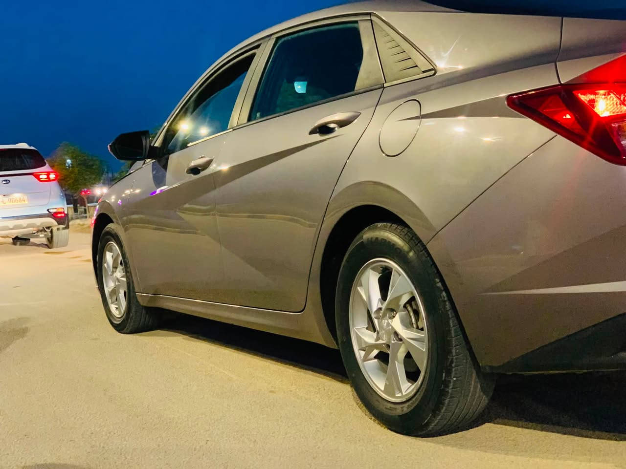 Elantra 2023.  رقم اربيل الدولي. الجديد. 
للبيع فقط  148$ وبيها مجال
وارد امريكي مبدل بنيد  بلادي فقط بدون 
دواخل 
حساسات امامي خلفي
رادار 
تحكم قياده جهتين
تبدي ثلج 
شاشه تحكم 
مثبت سرعه
منفذ شحن
توقف ذاتي
وبيها مواصفات هواي بيها
وكاله ب اسمي تحويل ثاني يوم
المكان بابل جبله
للاتصال او واتساب 

***********
