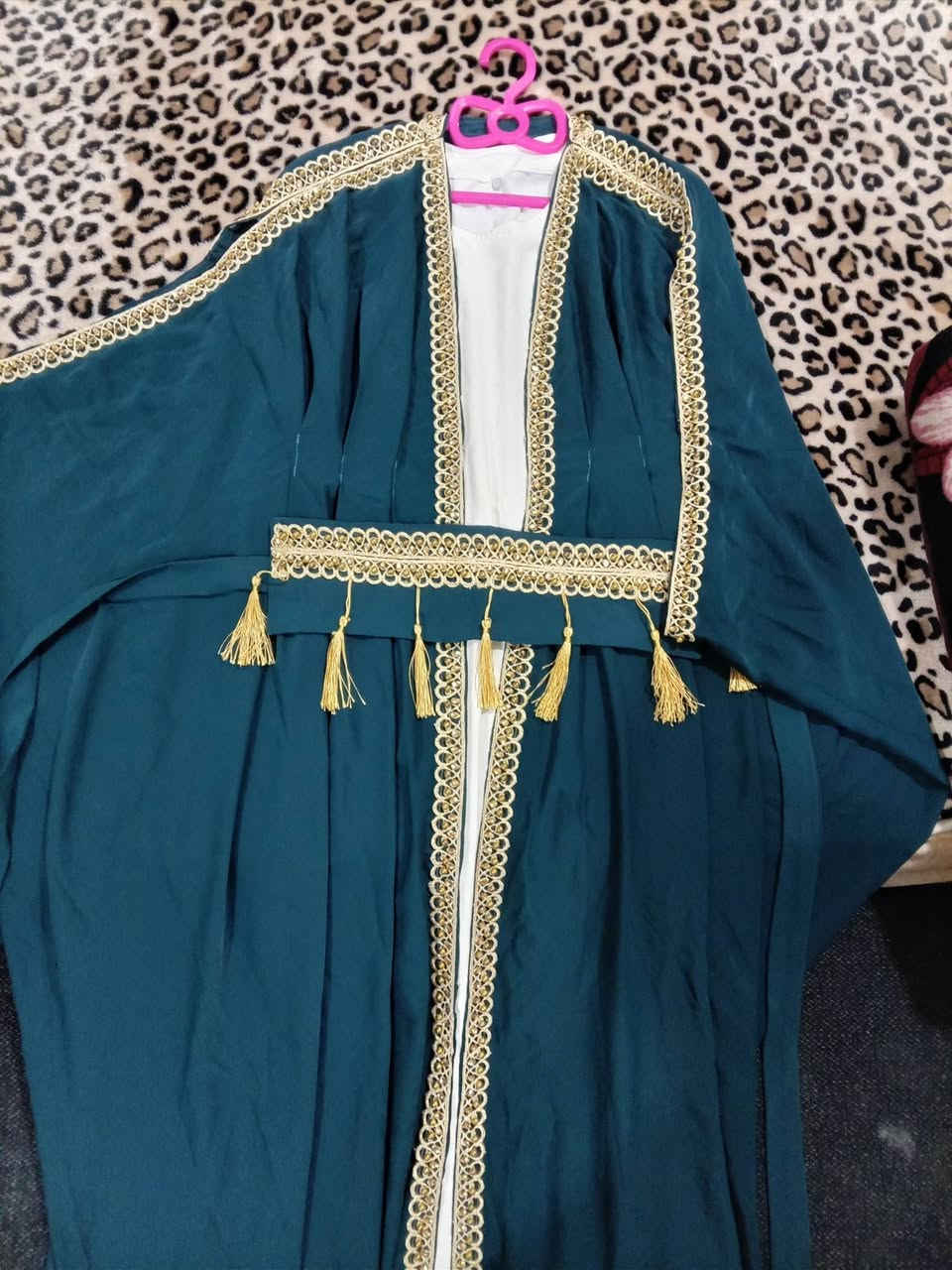 سلام عليكم بنات
بشت+بينصل وحزام للبيع ماملبوس ولا مره خيطته خياط مو جاهز بس ابد مصارت عندي مناسبه عريض وكلش حلو بالبس يلبس لحد وزن ٨٠ ويجوز أكثر ويتخصر حسب متردي
سعره ٥٠ بنات خيطته ب٨٠ بالقران يم المصممة ديار


**إذا كنت صاحب هذا الإعلان وتريد حذفه لأي سبب، رجاءا أرسل رسالة إلى الدعم الفني**