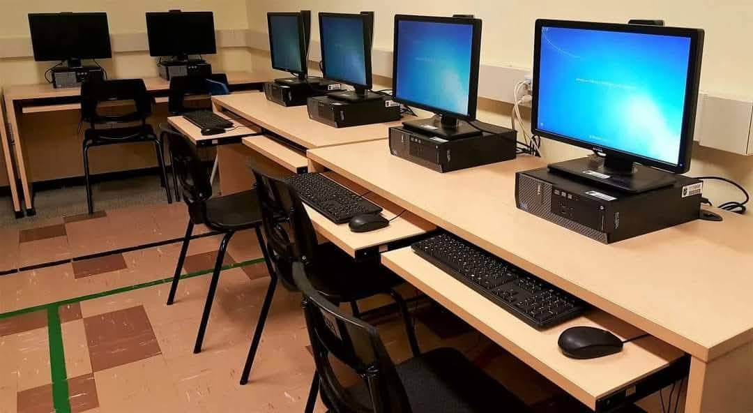 تم فتح التسجيل على دورة الحاسوب الشاملة  #تعلم الحاسوب من الصفر ✅#دورة_الحاسوب_الشاملة #المربع_الحسابي
  ✅وقت صباحي ومسائي  
م/تعاد الدورة مجانا في حال عدم فهم المادة 🧡
- نستهدف الباحثين عن العمل (جميع الفئات يمكنهم المشاركة )
- الاشخاص لديهم الرغبة في مجال الحاسوب 
- الدورة تشمل #تطبيق_عملي 
1-تعريف بالكمبيوتر بصوره عامه
2-الوورد 
3-الاكسل 
4- بور بوينت 
5- مراجعه عامه
6- عمل C.V احترافي لكل طالب
7-كيفية مسح وتنصيب البرامج

. تطبيق_عملي✅
- تبدأ حين اكتمال العد

#مدة الدورة 8 محاضرات او لحين فهم الطالب للمادة الوقت مفتوح تعاد الدورة بشكل  مجاني للطالب
 من 9:30 ل 11:30 صباحا 
من ساعة 3:30 الى 5:00 مساء 
- #خصم للمجاميع والإخوان 
- عند التخرج تحصل على شهادة رسمية معترف بها ومصدقه من نقابة الخدمات اتحاد نقابات عمال وموظفي المثنى ✅
للحجز ارسال الاسم الثلاثي للخاص🟣
*********** واتساب 
العنوان : السماوه السوك الفوكاني عماره السماك مقابل مجس الصدرين
