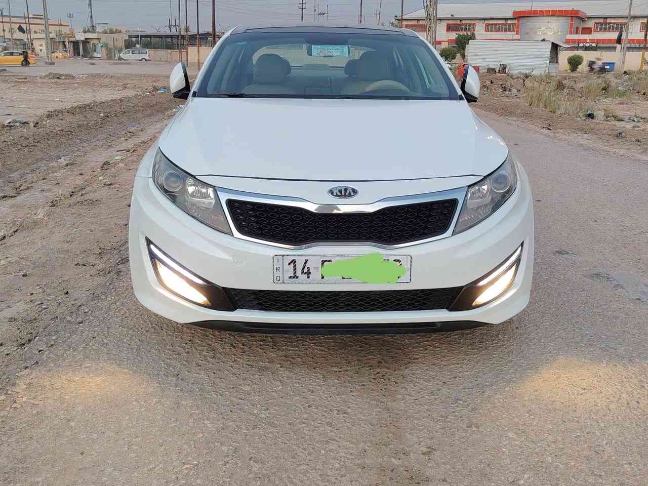 السلام عليكم
كيا اوبتما خليجي موديل 2014 مكينه 2400 دوش ماشيه 172 الف  رقم بصره باسمي
 سنويه وهزه قبل ١٠ ايام سويته
 السيارة فوول مواصفات واحد على واحد
 بصمه بنوراما 
كشنات جلد وكهربائي خزن ميموري
 للد امامي وخلفي 
حساس خلفي 
تبريد قطعتين
 يدات نيكل دواخل صاج
 دبل كزوز
 سيارة جديده وجاهزه من كلشي مكينه بلاديه شرط مامفتوح بيه برغي منظومه تبريد جديده  تخم تاير حداديه جديده السياره بيه شخط بالهلال جاملغ الخلفي الايسر ونصبغ وجاملغ امامي ايسر مبدل  السعر 112 وبيه مجال بسيط للشراي  
مكان سيارة ديوانيه للاستفسار ***********
***********
