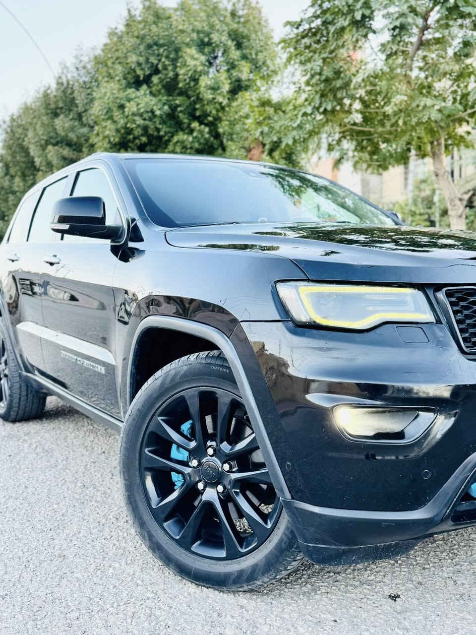 Limited - 2017 جيب كراند شيروكي /
وارد خليجي

Jeep Grand Cherokee 2017 - Limited

المحرك : 6V / 3.6

المواصفات:

مع قرص تحكم بوضعيات الدفع الرباعي والقياده

- وضعية السبورت مع شفتات خلف الستيرن

- الغاء وتشغيل وضعية ال Eco وال Auto Stop لاطفاء المحرك عند التوقف في التقاطعات

- كشنات جلد كهربائية

- تدفئة وتبريد المقاعد الاماميه و سترين +مقاعد خلفيه تدفئه

- شاشة كبيرة

- سقف بنوراما

- حساسات

-تشغيل عن بعد

- مانع انزلاق

- مثبت سرعة

- صندوق كهربائي مع اغلاق شفط

- نضام بيركات ABS

- كل مواصفات السيارة الفول Limited

-حادثها بالعراق بيها جاملغ جهة السايق صبغ وخشم البنيد شي بسيط ضربة تكتك

الرقم : اربيل - بإسمي ، تحويل، مباشر

السعر (235$)وبيها مجال بسيط 

مكان السياره كربلاء

***********
