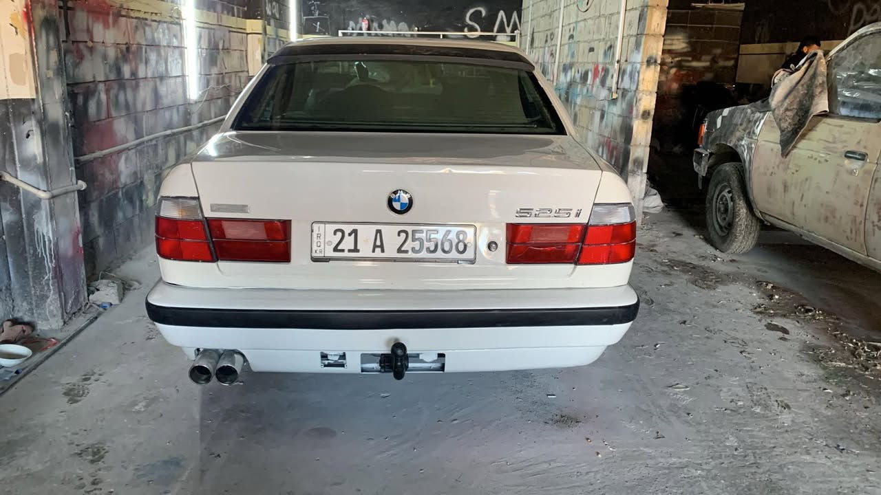 سلام عليكم بيئم للبيع موديل ٩٢ محرك 525 كبس كير ومكينه بشرط رقم جديد سنويه لحد2030 بطاقه بنزين   فول موصفات جمات اربعه اكهرباء سلايت  مكان سياره في سليماني رقم ***********
