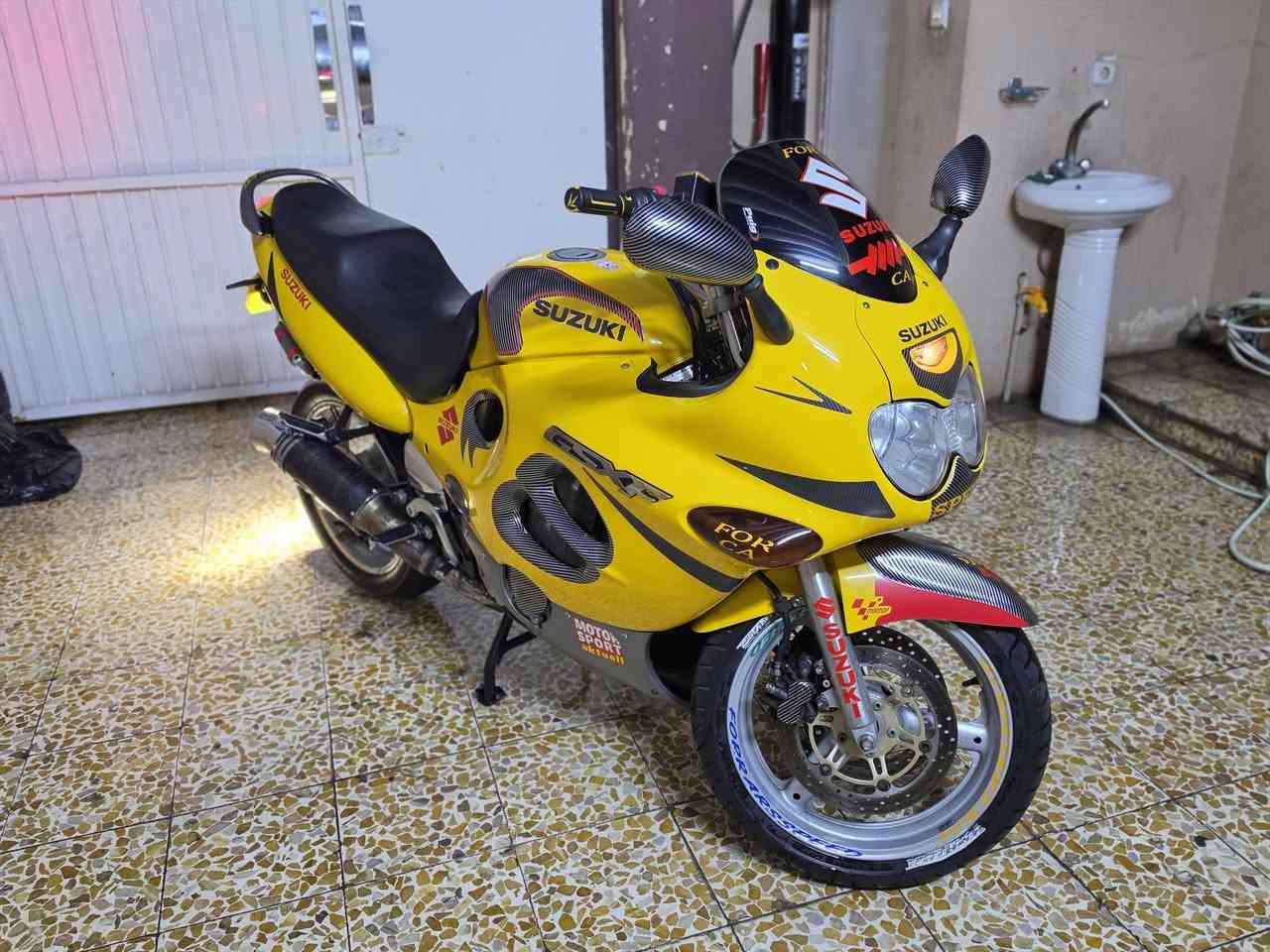 للبيع
دراجه بطح نوع suzuki
ماشيه 36
حجم محرك 750
اترايك 250✈️✈️
براد دهن بدون راديته يعني ماكو حماوة المرغوب 
محرك ابشرط برغي ما مفتوح 
عنوان موصل حي صدام 
السعر 18$وبي مجال 
***********
***********
