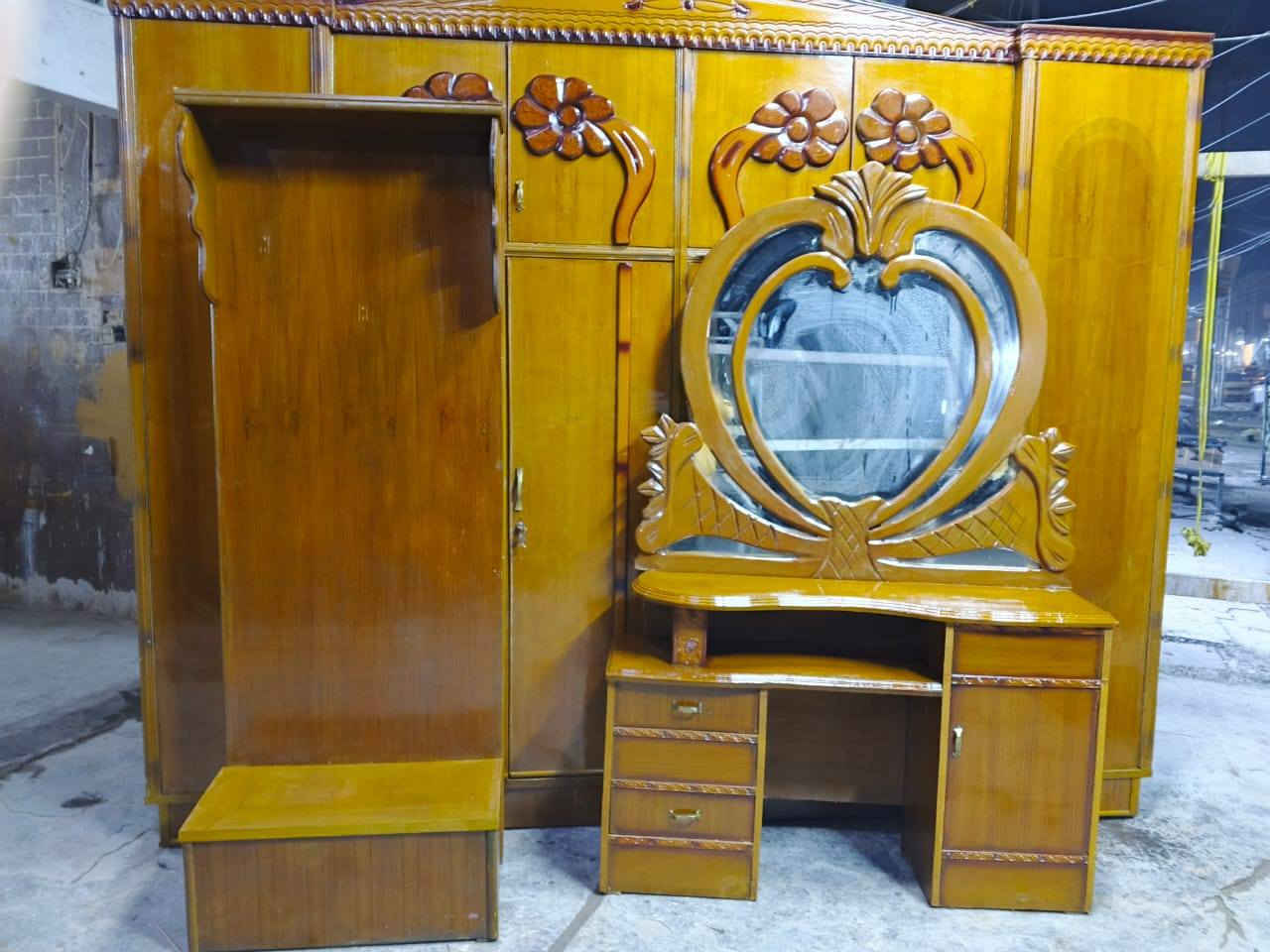 غرفة نوم للبيع مكان جسر ديالئ ***********
