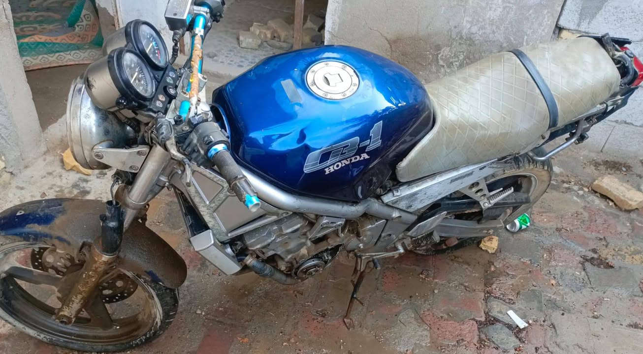 السلام عليكم بطحات اثنين للبيع متروكات صار 6 اشهر تقريبا شغالات مابيهن شي للاستفسار الاتصال على الرقم ***********
