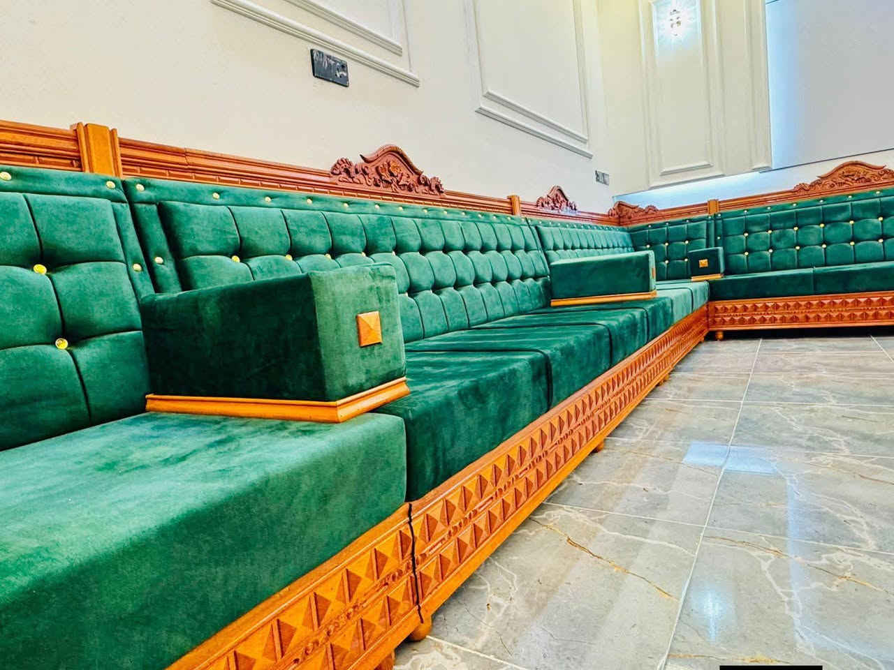 #بخيت_للستائر_والدواوين
عمل كافة دواوين زان وصاج ملكي مودرن 
بي كافة موديلات وحسب طلب بي تفاصيل دقيقه من شخب وسفنج والقماش وتميز في العمل 
عنوان تكريت مقابل تقاطع الساعة 
يوجد نقد +قسط ع منصة 
رقم هاتف 
وتساب ***********
اتصال ***********
