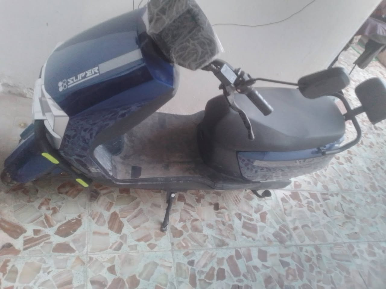 6 بطارات بعدهه زيرو موديل 26
700 وبيهه مجال ***********
