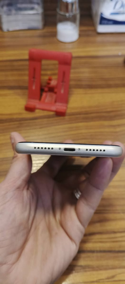 ايفون 11 عادي لون ابيض نظافه 95%
العنوان مكتب الدرة للموبايل 
كرادة داخل الجادريه /الزوية قرب حسينية الزوية.
*********** وتساب فقط
