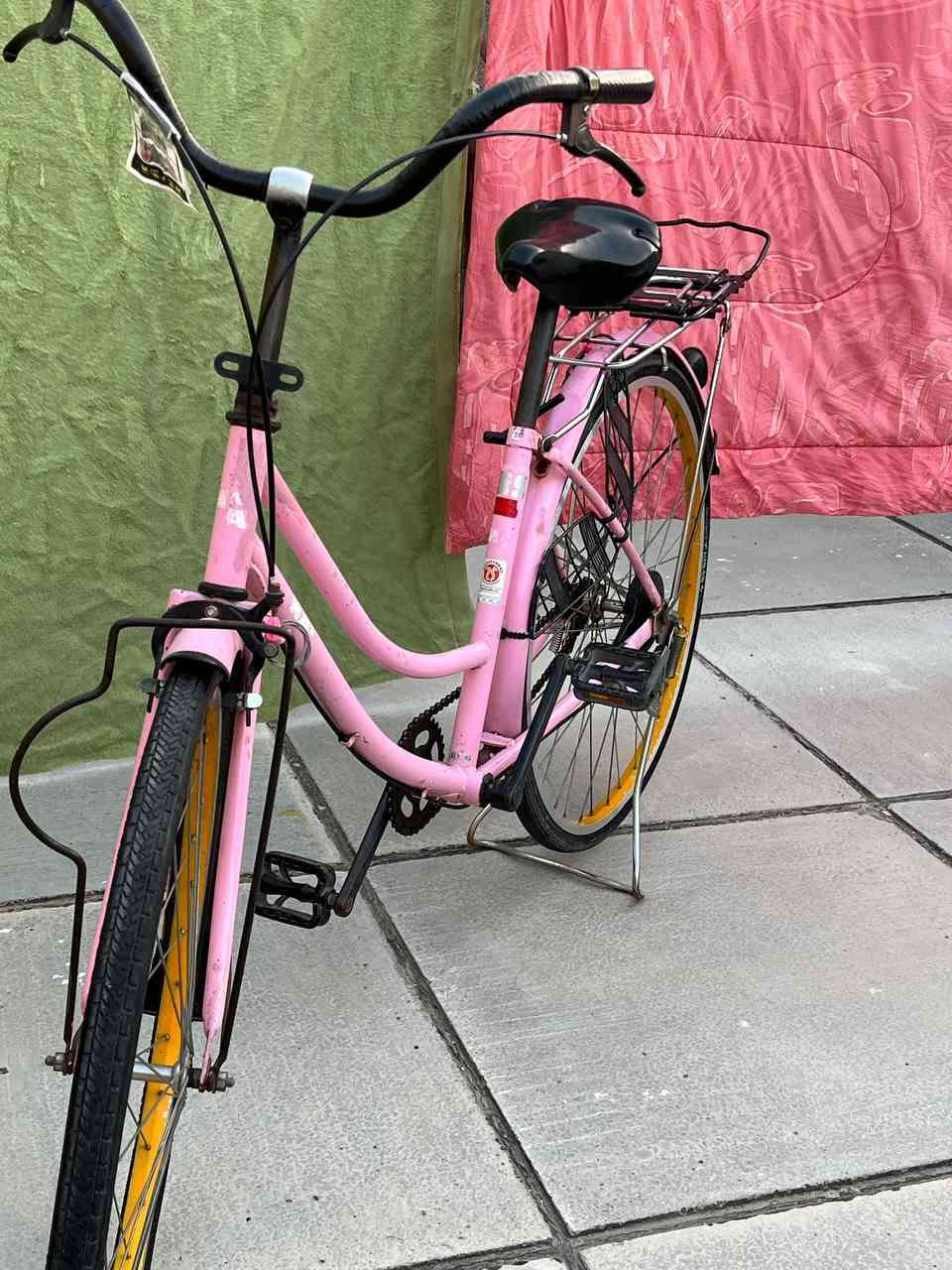 سلام عليكم
بايسكل بناتي للبيع 
الحجم 26
لون وردي 
المكان كوت - دامــوك
السعر :  خاص


**إذا كنت صاحب هذا الإعلان وتريد حذفه لأي سبب، رجاءا أرسل رسالة إلى الدعم الفني**