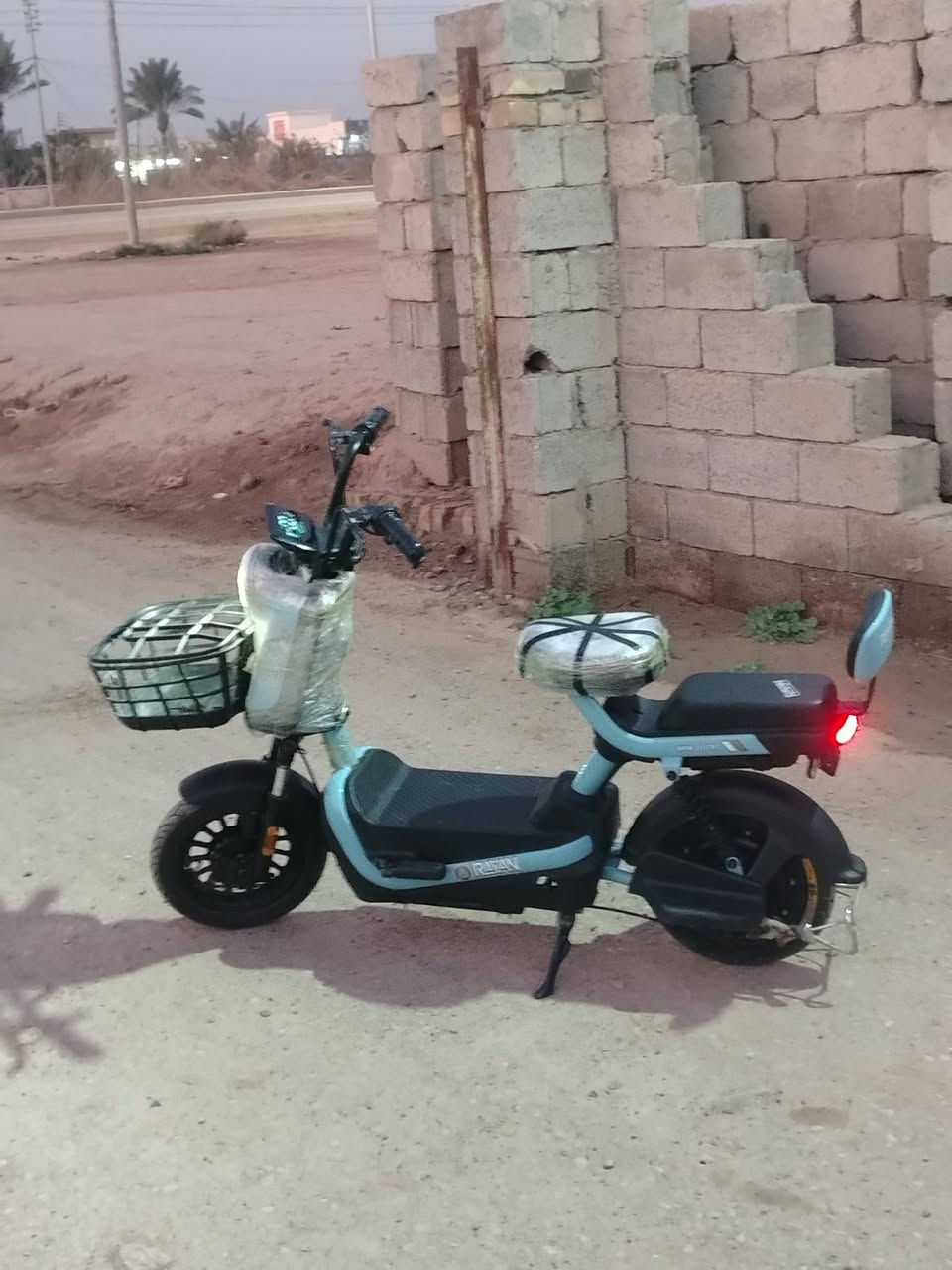 سلام عليكم
للبيع دراجة شحن حجم 14 3گير وسرعة 40 مستخدمة 4 أشهر نضيفة تايرات جدد صارلهم اسبوع من شادهن
السعر (330 الف)
مكاني بغداد تقاطع النهروان
*********** واتس اب
*********** اتصل
