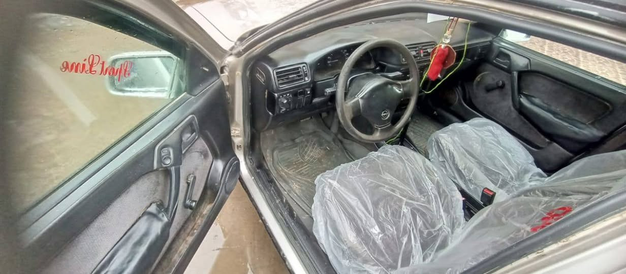 بسم الله فكترا للبيع موديل 92 رقم انبار محرك 2000 بلادي اوتوماتيك سياره كير محرك وصدر تخم تأير ترايك البصره شرط اوفر الكير شغال  سياره مصبوقه جماليه فقط لادعمه ولاكصه فتحه بلقماره سياره جديده أحله من الصور تخم تأير سياره داخله على شركه السعر 35 بيها مجال المكان الرمادي الجزيره البوعبيد لاتصال ***********
