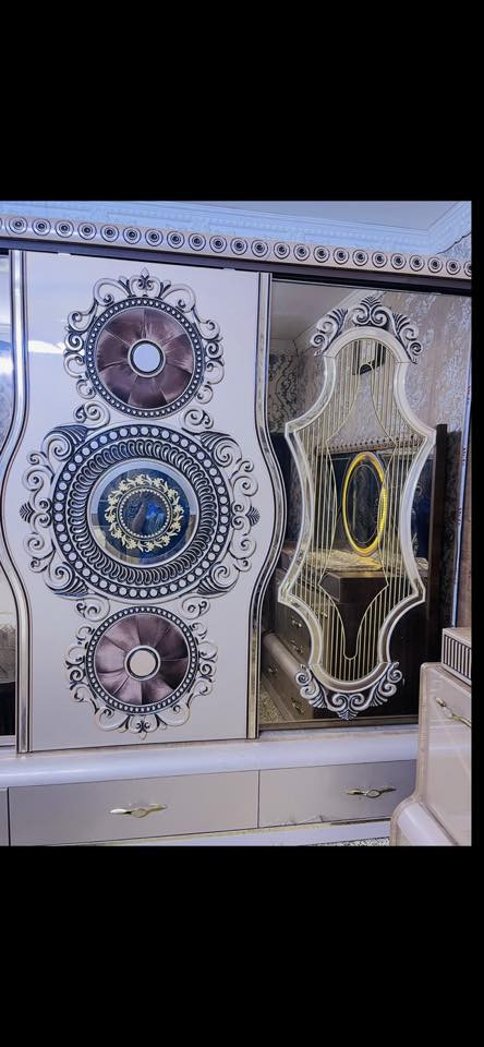 السلام عليكم غرفة نوم تركية مكونة من 11 قطعة غرفة نظيفة استخدام قليل وثگيلة جداً خشبها راقي عنواني بغداد / للاستفسار واتس أب ***********
