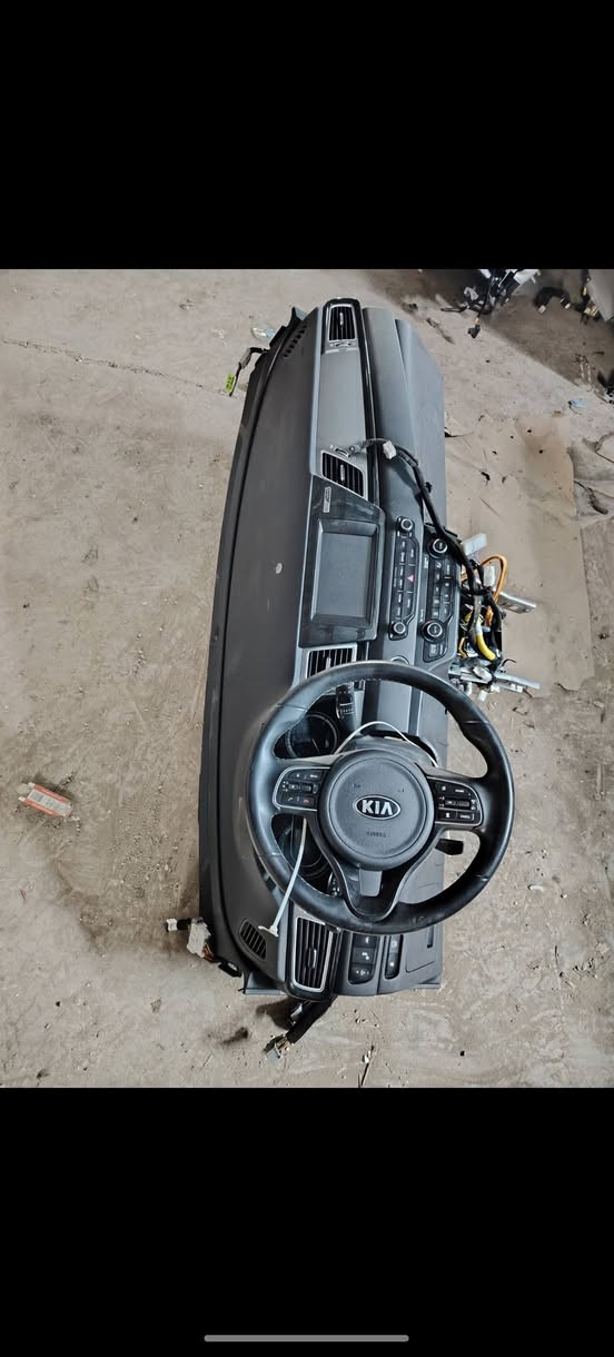 من رخصة الادمن
للبيع كيا نيرو 2017  تفصيخ 
محرك كامل 
انفيرتر
بطارية 
دشبول 
ابواب 2
نواعم 
تباع كاملة جملة 
للتواصل ***********
***********
