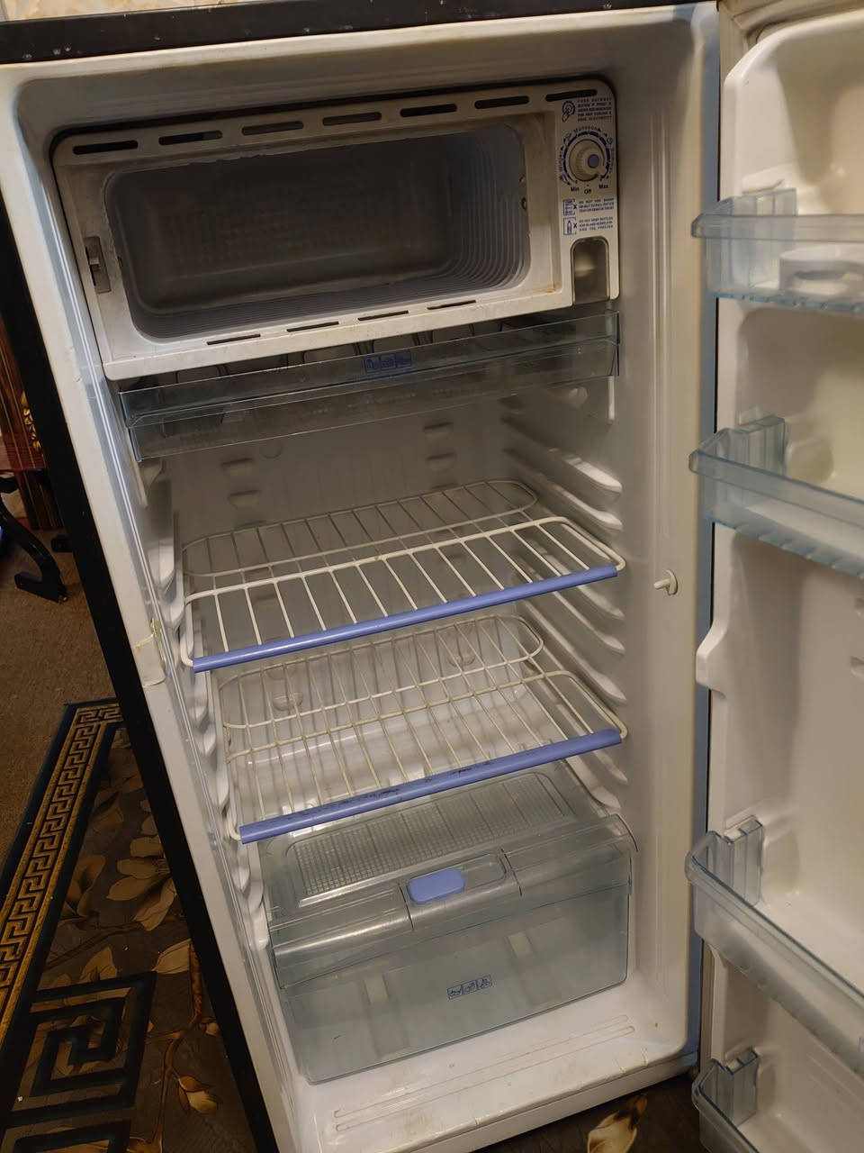 ثلاجة حجم صغير صناعة شركة دايو الكورية نضيفة جدااا مكانها غزالية ويوجد توصيل سعرها 125الف


**إذا كنت صاحب هذا الإعلان وتريد حذفه لأي سبب، رجاءا أرسل رسالة إلى الدعم الفني**